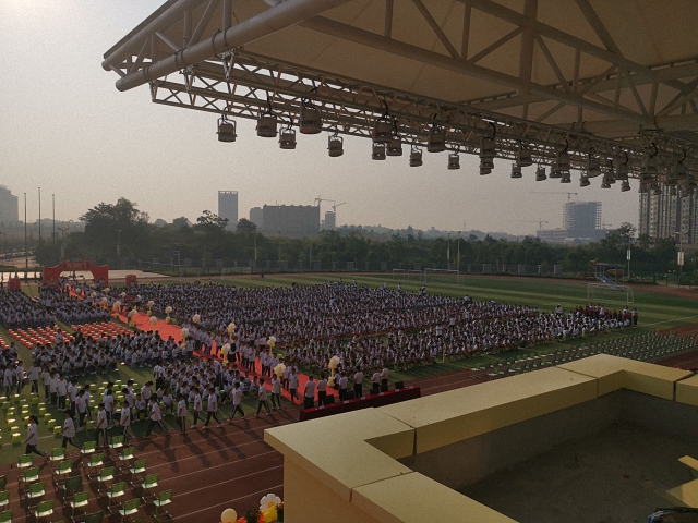 成都鷹皇科技承建眉山東辰國(guó)際學(xué)校體育場(chǎng)戶外燈光音響LED顯示屏工程項(xiàng)目竣工